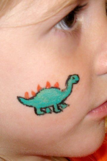 Face paintings, Dinosaurs and Cheek Dinosaur Face Paint, Simple Face Painting, Dinosaur Face Painting, Easy Face Painting Designs, Dinosaur Tattoo, Cheek Art, Painting Halloween, Face Painting Easy, Space Stuff