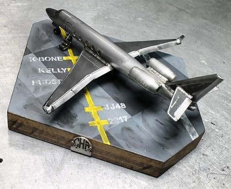 Aircraft airplane private plane  metal art sculpture welding cold hard art Airplane Private, Metallic Objects, Welding Crafts, Types Of Welding, Diy Pendant Light, Metal Wall Shelves, Welding Art Projects, Private Plane, Metal Welding