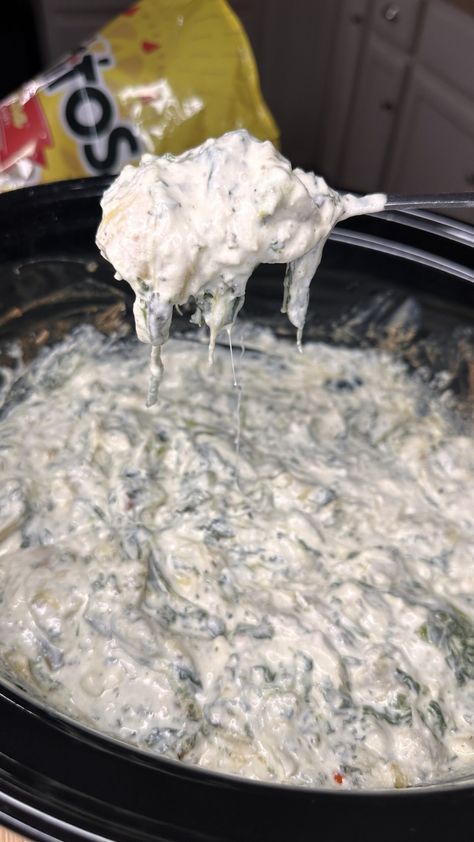 Crockpot Spinach Artichoke Dip Crockpot Spinach Artichoke Dip, Hot Onion Dip, Crockpot Spinach, Best Spinach Artichoke Dip, Ww Food, Best Crockpot, Crock Pot Dips, Delicious Dips Recipes, Camp Food