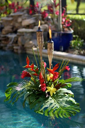 Pool Party Decoration Ideas, Backyard Wedding Pool, Wedding Pool Party Decorations, Pool Flowers, Pool Wedding Decorations, Flower Fans, Poolside Wedding, Luau Ideas, Backyard Engagement Parties