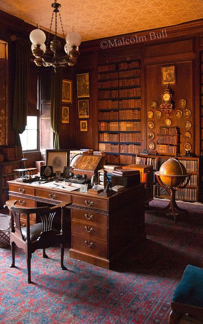 Erddig Hall (1335) by malcolm bull, via Flickr British Manor, Casa Hobbit, Lots Of Books, London Houses, Home Library Design, Weekend House, Manor Houses, Country Houses, Room Deco