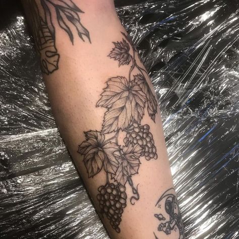 Wine Vine Tattoo, Grape Vines Tattoo, Wine Vines Tattoo, Sommelier Tattoo, Winery Tattoo, Grapevine Tattoos For Women, Grape Vine Tattoo Men, Wine Grapes Tattoo, Wine Grape Tattoo