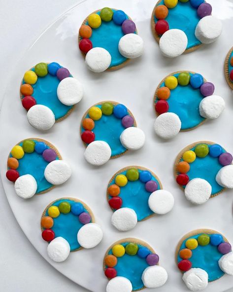 Biscuit Decorating for Kids | Ideas & Inspiration - Play & Go Adelaide Marie Biscuits, Biscuit Decorating, 1st Grade Math Games, Biscuit Decoration, Marie Biscuit, Baking Recipes For Kids, Coloured Icing, Recipe Journal, Kids Party Food