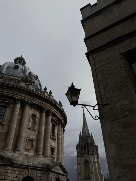 #oxford #england #travel #library #aesthetic Oxford Library Aesthetic, Oxford Vibes, Babel Aesthetic, Oxford Aesthetic, Dark Architecture, Autumn Academia, 1800s Aesthetic, Oxford Library, Travel Library