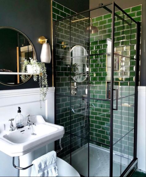 Half Bathroom Design Ideas, Half Bathroom Design, Dark Green Bathrooms, Green Tile Bathroom, Green Bathroom Decor, Deco Bathroom, Victorian Bathroom, Bathroom Design Inspiration, Bathroom Tile Designs