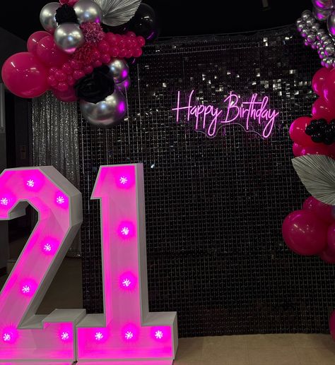 21st Room Dress💖 Hot Pink, Black & Silver 🌺 Black And Hot Pink Party Decorations, Pink And Black Birthday Party Decoration, Pink And Black Party Theme, Pink 18th Birthday Party, Pink And Black Birthday Party, Pink 18th Birthday, Black And Pink Party, Pink And Black Birthday, 14th Birthday Party Ideas