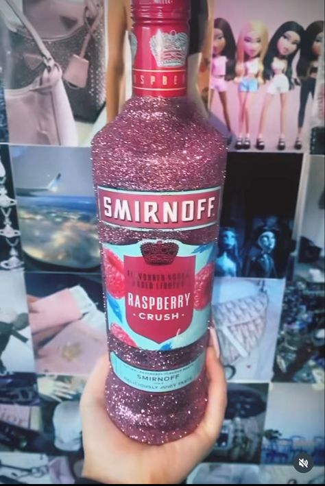 Glitter drink aesthetic pink sparkles y2k gift idea Glitter Vodka, Smirnoff Raspberry, Sparkle Bottle, Pretty Alcoholic Drinks, Drink Aesthetic, Pink Sparkles, Pink Birthday Party, Alcohol Aesthetic, Alcohol Bottles