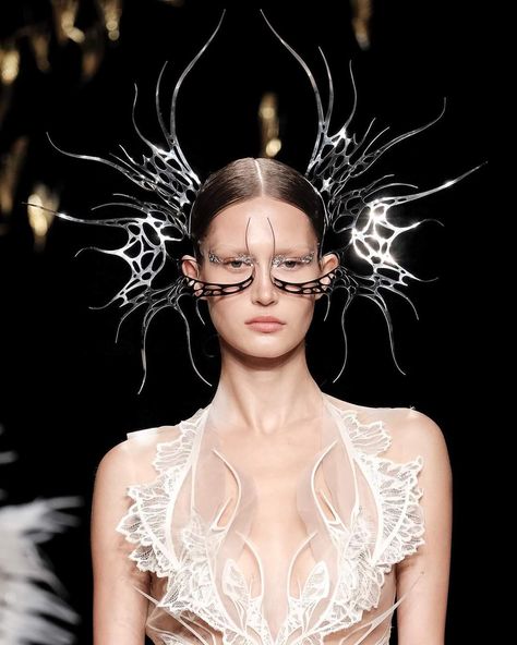 Summer Haute Couture, Iris Van Herpen, 카드 디자인, Dior Addict, Armani Prive, Fairy Fashion, Futuristic Fashion, Couture Week, Fashion Culture