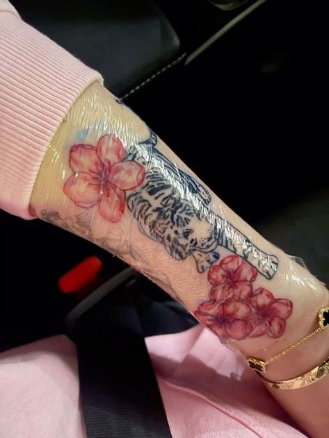 Pretty Arm Tattoos For Women, Pretty Arm Tattoos, Arm Tattoo For Women, Buu Monster Inc, Cute Tattoos With Meaning, Pretty Hand Tattoos, Floral Tattoo Sleeve, Tattoos For Black Skin, Red Ink Tattoos