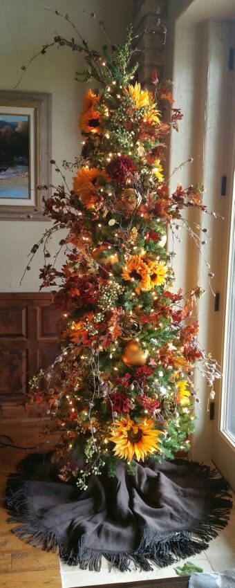 Thanksgiving tree. Fall Christmas Tree, Thanksgiving Tree, Decoration Vitrine, Pencil Christmas Tree, Fall Thanksgiving Decor, Fall Deco, Autumn Decorating, Christmas Tree Ideas, Harvest Decorations