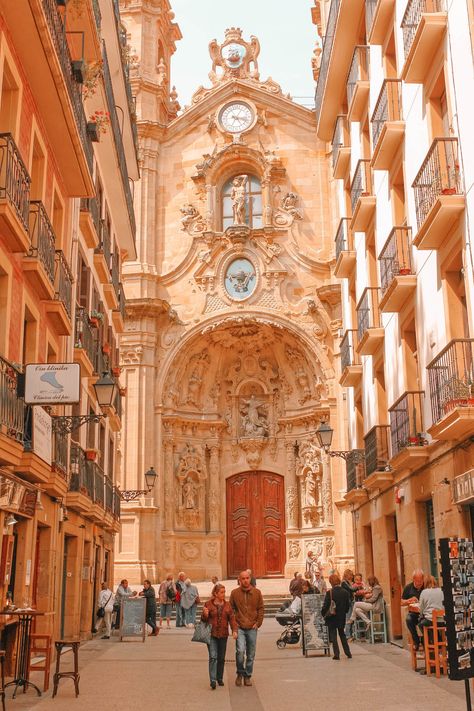 4-Day Itinerary To Explore The Basque Country, Spain - Hand Luggage Only - Travel, Food & Photography Blog Best Cities In Spain, North Spain, North Of Spain, Spain Trip, Spain Itinerary, Spain Culture, Places In Spain, Spanish Towns, San Sebastian Spain