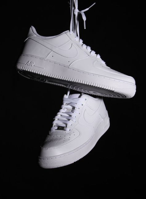 Air Force 1 Wallpaper, Uk Drip, Shoes Wallpaper, White Air Force 1, Air Force Shoes, White Air Forces, White Nike Shoes, Nike Wallpaper, Designer Trainers