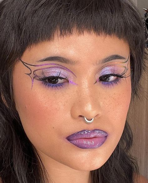 Aesthetic Purple Makeup, Purple Makeup Looks, Makeup Purple, Purple Eyeliner, Makeup Drawing, Graphic Makeup, Work Makeup, Graphic Eyeliner, Swag Makeup