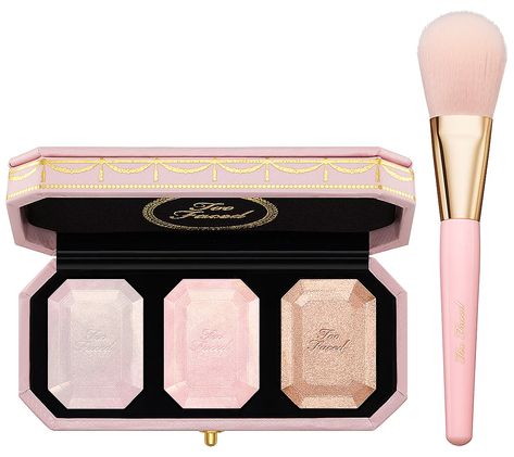 Makeup Products Highlighter, Pretty Packaging Makeup, Pink Items Png, Too Faced Aesthetic, Aesthetic Beauty Products, Cute Makeup Products, High End Makeup Products, Pink Makeup Brushes, Koleksi Makeup