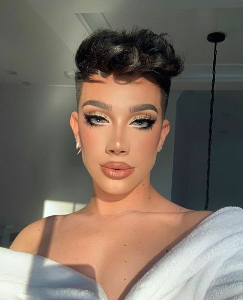 Mens Makeup Natural, Birthday Glam, Blue Eyeshadow Looks, Androgynous Models, Makeup Pictorial, Male Makeup, Blue Eyeshadow, Beauty Influencer, James Charles