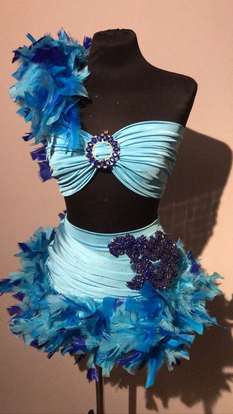 Turquoise two piece set decorated with turquoise and blue feather boa and diamond decoration on top Feather 2 Piece Outfit, Feather Carnival Costumes, Brazilian Outfits Rio Carnival, Rio Inspired Outfit, Rio Themed Party Outfit, Samba Carnival Costumes, Miami Carnival Outfit, Samba Dance Costume, Carribean Carnival Outfits