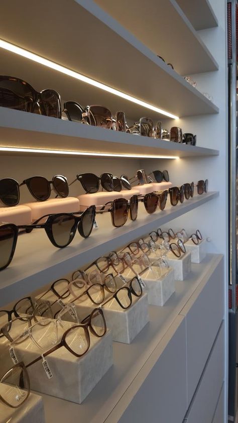 Eyewear Shop Design, Eyewear Retail, Sunglasses Wall, Eyewear Photography, Eyewear Store Design, Sunglasses Stand, Glass Store, Sunglasses Display, Clinic Interior Design