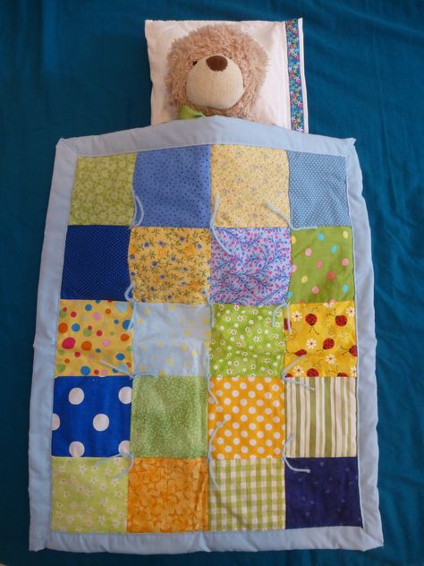 Doll Quilt Patterns Free, Doll Quilts Easy, Quilt Rack Diy, Doll Quilts Vintage, Ikea Doll, Web Master, Doll Bed Quilts, Ikea Doll Bed, American Girl Doll Quilt