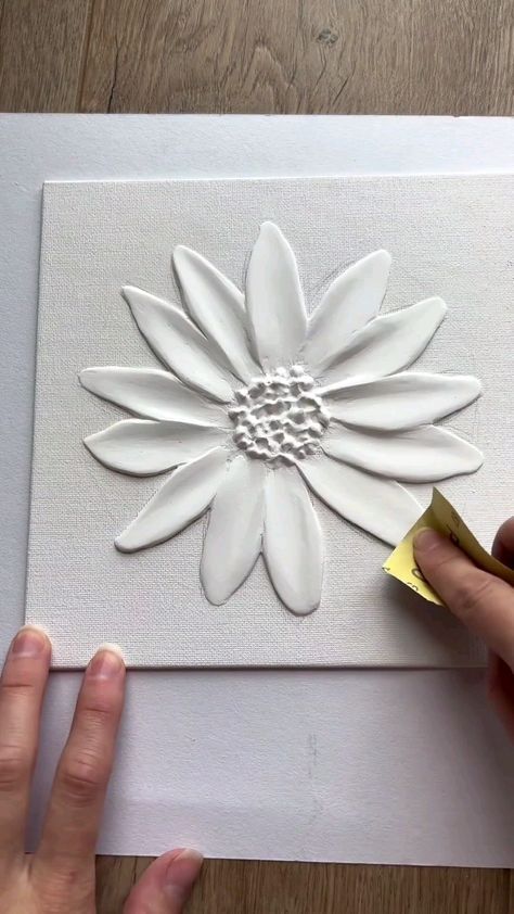 Quick and Creative Canvas Painting Designs Small Plaster Art, Small Textured Canvas Art, Daisy Texture Art, Texture Painting For Beginners, Small Textured Paintings, Texture Painting On Canvas Tutorial, Painting With Modeling Paste, Plaster Pictures, Modelling Paste Art