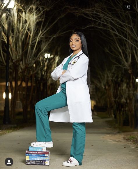 Nursing Graduation Pictures, Aesthetic Nurse, College Graduation Pictures Poses, White Coat Ceremony, Grad Outfits, Graduation Pictures Nursing, White Coat Ceremony Outfit, Nursing School Graduation Pictures, Nurse Outfit Scrubs