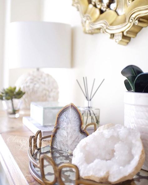 #Agates and #geodes are my favourite decorative accessories. The crystals and patterns they form are so mesmerizing. I especially love… Aesthetic Living Room Ideas, Vanity Styling, Decorating Ideas Bedroom, Crystals Aesthetic, Crystal Room Decor, Diy Custom Closet, Kitchen Island Makeover, Room Ideas Living Room, Crystal Room