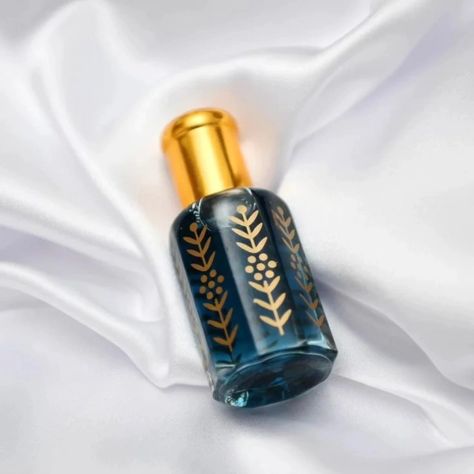 Experience the essence of summer with Blu Ajmal, an exquisite attar that captures the spirit of the great outdoors. Designed for energetic and spirited young men, this fresh, aquatic fragrance is a must-have for anyone who appreciates the invigorating notes of nature.. 1 tola attar bottle - R240 ‼️ Al Faris Perfumes 🇿🇦 Link in bio 🔗 . . . . . . #alfarisperfumes #ajmal #fyp #foryou #explore #explorepage #attar #oil #perfumeoil #instagram #islam #fragrancesouthafrica #mzanziscents #perfumeso... Attar Bottle, Perfumes Bottles, Summer Perfumes, The Best Perfume, Swiss Arabian, Leaves Photography, Summer Perfume, Oud Fragrance, Perfume Photography