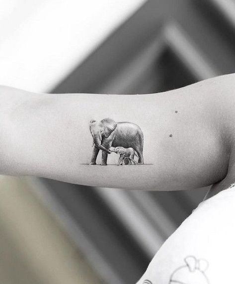 Father Daughter Animal Tattoos, Elephant Tattoos Men, Cub Tattoo, Elephant Family Tattoo, Cubs Tattoo, Tato Minimal, Tier Tattoo, Animals Tattoo, Elephant Tattoo Design