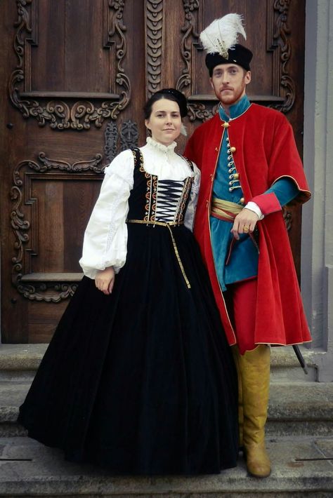 Hungarian Costume Traditional Clothes, Hungarian Historical Fashion, Hungarian Folk Costume, Hungarian Outfit, Old Fashioned Outfits, 17th Century Gown, Hungarian Clothing, Winged Hussar, Hungarian Culture