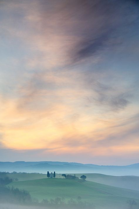 The picturesque Capella di Vitaleta at dawn — Tuscany, photographer Andy Mumford Misty Landscape, Tuscany Travel, Art Resources, 수채화 그림, Tuscany Italy, Watercolor Inspiration, Sky And Clouds, Watercolor Landscape, Land Scape