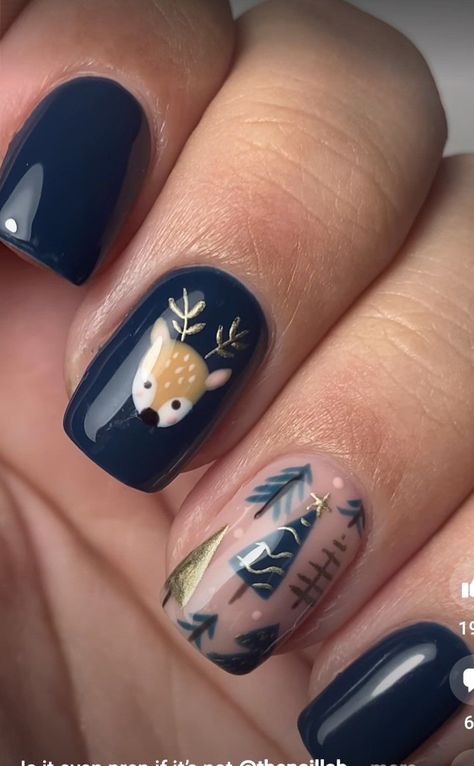 Thanksgiving To Christmas Transition Nails, Skunk Nail Art, Simplistic Nail Ideas, Fall Animal Nails, Lapland Nails, Woodland Nails Designs, Unique Fall Nail Designs, Thanksgiving Gel Nail Ideas, Deer Nail Designs