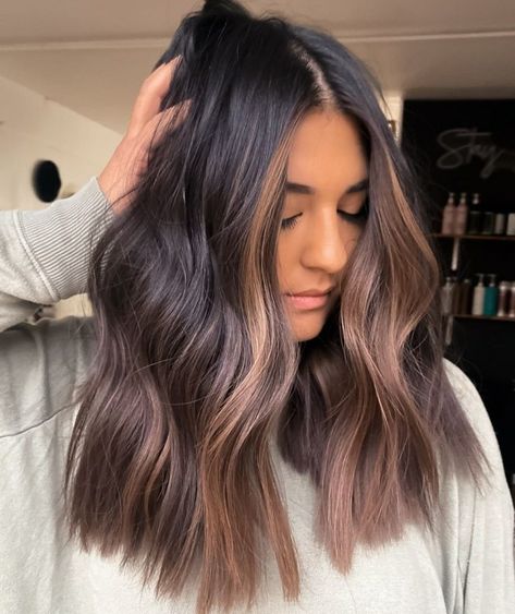 Dark Brown Hair With Blonde, Dark Brown Hair With Blonde Highlights, Light Brown Ombre, Brown Hair With Blonde, Hair With Blonde Highlights, Beige Hair, Icy Blonde Hair, Balayage Technique, Cute Hair Colors