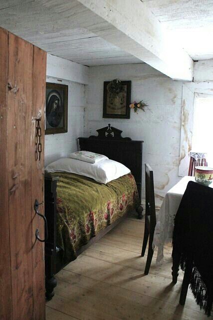 Monastery Interior, Historical Recipes, Casa Country, Industrial Bedroom, Casa Vintage, Cottage Bedroom, Cottage Interiors, Cottage Living, Cottage Decor