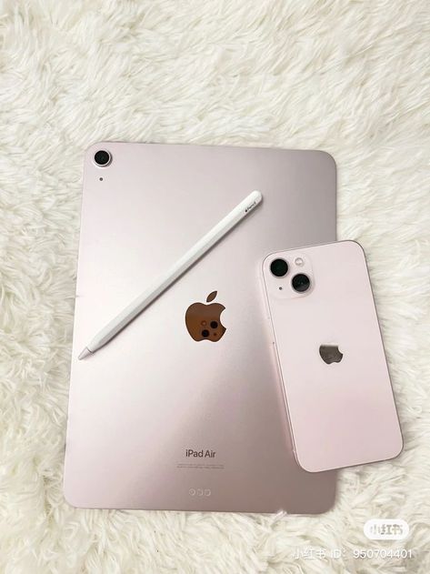 Macbook Astetic, Pink Apple Ipad, Ipad Air Pink, Pink Macbook, Create Your Dream Life, Ipad Essentials, Cute Ipad Cases, Airpods Apple, Hand Gestures