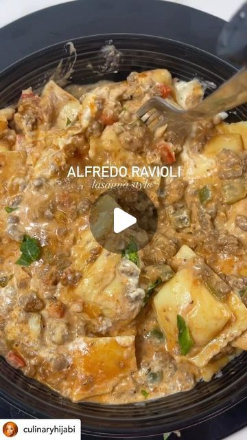 Basil Alfredo Sauce, Pasta And Meat Sauce, Ravioli Alfredo, Alfredo Ravioli, Ravioli Lasagna, Chicken Bouillon, Cheese Bake, Sweet Peppers, Meat Sauce