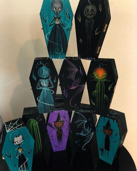 Painted Coffin Boxes, Coffin Painting, Beetlejuice Decor, Witch Boxes, Coffin Art, Coffin Decor, Magic Decor, Painting Jewelry, W.i.t.c.h Art