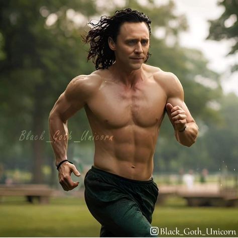 Loki Boyfriend Material, Tom Hiddleston Sitting, Loki Hot Pics, Loki Laufeyson Aesthetic, Tom Hiddleston Shirtless, Loki's Wife, Craig Bond, Loki Pics, Loki Imagines