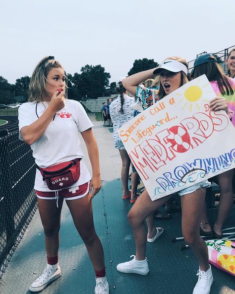 Game Day Spirit Ideas, High School Football Games Outfit, Student Section Signs Football Funny, Splash Zone Football Theme Outfits, Fnl Sign Ideas, Funny Student Section Posters, School Spirit Outfit Ideas, Football Themes Student Section Outfits, Fnl Student Section Signs