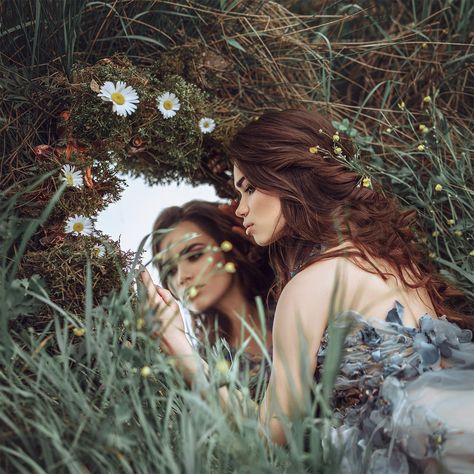 Fairytale Photoshoot, Fairy Photoshoot, Mirror Photography, Nature Photoshoot, Reflection Photography, Fairytale Photography, Fantasy Photography, Outdoor Photoshoot, Photoshoot Themes