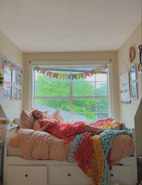 Sunset Dorm Room, Natural Life Dorm Room, Salted Granola Dorm Room, Bright Color Dorm Room, Dorm Room Flags, Free Spirit Dorm Room, Artistic Room, Dorm Room Styles, College Dorm Room Decor