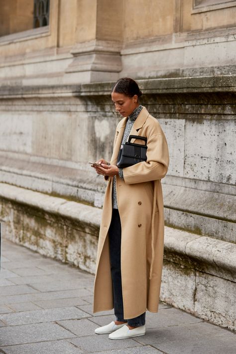 Paris Street Style Spring 2020 DAY 6 | The Impression Street Lifestyle, Long Coat Outfit, Paris Street Style Spring, Curated Closet, Camel Coat Street Style, Trench Coat Outfit, Nyc Street, Minimalist Capsule Wardrobe, Winter Capsule Wardrobe