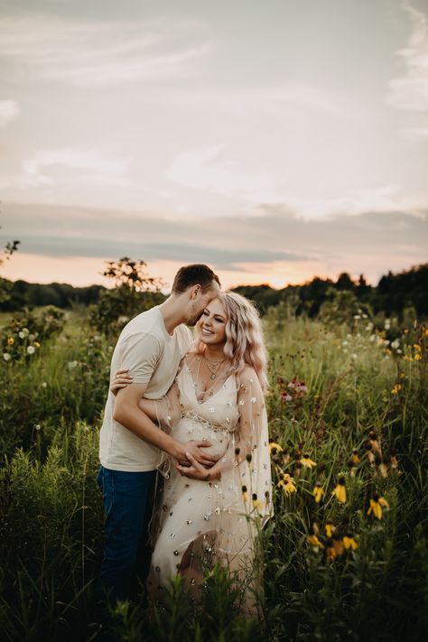 Field Maternity Pictures, Maternity Photos With Husband, Maternity Pictures With Husband, Pictures With Husband, Photos With Husband, Country Maternity Photos, Desert Maternity Photos, Pictures In A Field, Country Maternity