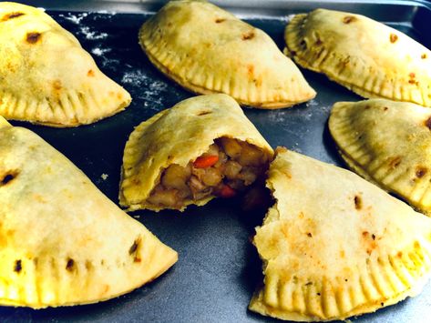 Vegan Cornish Pasties - Lets Go Vegan cornish recipe Happy All Saints Day, Cornish Pasty Recipe, Gbbo Recipes, Pasty Recipe, Vegan Dinner Ideas, Cornish Pasty, Pasties Recipes, Cornish Pasties, Vegan Entree