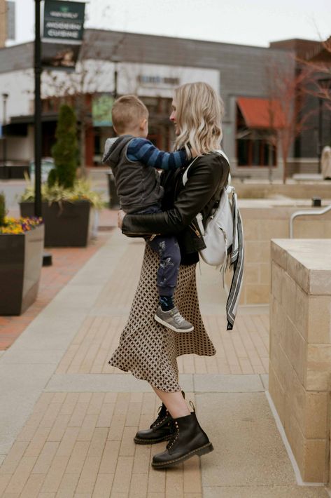 3 WAYS TO WEAR DOC MARTENS (BIG FEET? YES, YOU TOO CAN WEAR THEM) | We got down & styled the Doc Marten Pascal Boots 3 ways: Cool AF w/ a comfy dress; everyday hip w/Levi's skinny jeans; a flirty little midi skirt for a feminine take on combat boots. | #TheMomEditStyle #HowToWearCombatBoots #WhatToWearWithCombatBoots #HowToStyleDocMartens #DocMartensOutfits #DocMartenOutfitIdeas #CombatBootsWomen #DocMartensWithDresses #MidiDressAndBoots #DocMartensSkinnyJeansOutfits #LevisSkinnyJeansOutifts Doc Martens Midi Skirt, Wearing Doc Martens Over 40, Doc Martens Rometty Boots, Dr. Marten Rometty Outfit, Dr Martens Outfit Ideas, Doc Nartens Boots, Black Doc Martens Outfit, Dr Martin Boots, Brown Doc Martens