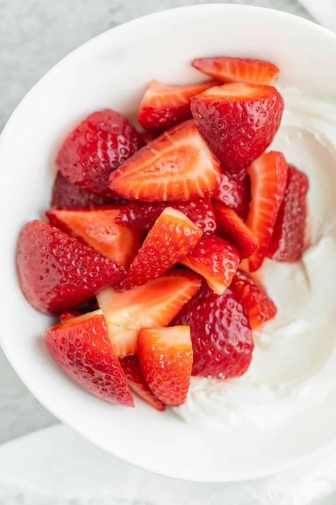 Macerated Strawberries - Delish Knowledge Orange Olive Oil Cake, Ice Cream Yogurt, Macerated Strawberries, Heirloom Tomato Salad, Stone Fruits, White Balsamic Vinegar, Yogurt Cake, Vegan Smoothies, Almond Cakes