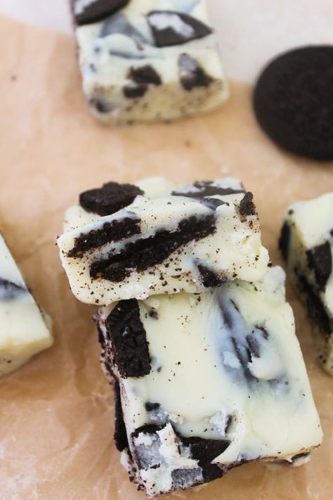 3 Ingredient Oreo Fudge - Taffey Bakery 4 Ingredient Cookies, Condensed Milk Cookies, No Bake Recipe, Oreo Fudge, Chocolate Oreo, Fudge Recipes Easy, Dessert Tea, Oreo Recipes, Homemade Fudge