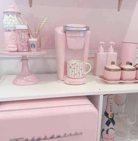 Pink Coffee Station, Pink Coffee Bar, Office Coffee Station, Room Coffee Bar, Office Coffee Bar, Nail Room Ideas, Coffee Area, Coffee Stations, Tea Station