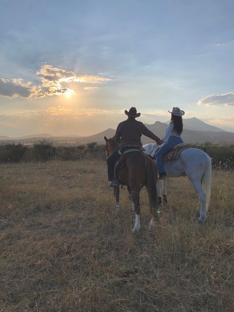 Horse Couple, Country Relationships, Foto Cowgirl, Cute Country Couples, Elsie Silver, Cowboy Romance, Cowboy Aesthetic, Country Couples, Small Town Romance