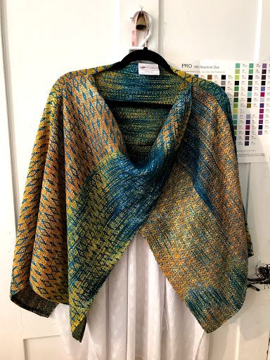 Weaving Clothes, Painted Warp, Loom Knitting Stitches, Saori Weaving, Handwoven Shawls, Rigid Heddle Weaving, Loom Knitting Patterns, Handwoven Scarf, Weaving Designs