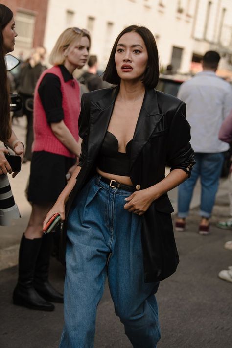 Fashion Week 2024, Milan Fashion Week Street Style, Street Style Edgy, Black Outfits, Total Black, Women Street, Cool Street Fashion, Fashion Week Street Style, Luxury Goods