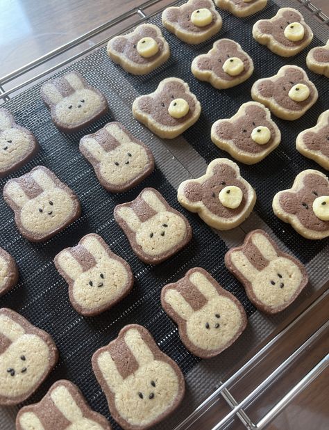 Bear and Rabbit Icebox Cookies Bear Cookies Recipe, Butter Flavors, Refrigerator Cookies, Bear And Rabbit, Shortbread Cookies Recipe, Bear And Bunny, Icebox Cookies, Vanilla Bean Cakes, Crispy Cookies